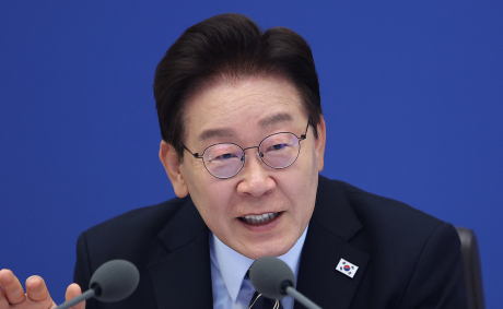 李 대통령, 외신 '국민배당금' 정정보도에 