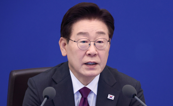 李 대통령 지지율 64%…보수 심장 TK에서도 '과반'