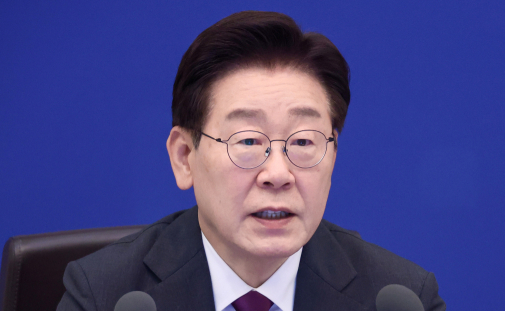 李 대통령 지지율 64%…보수 심장 TK에서도 '과반'