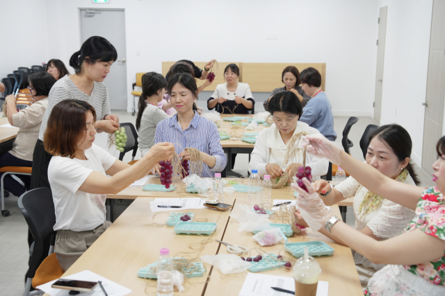 경북 청송군정신건강복지센터는 최근 신체적·사회적 변화로 외로움과 상실감을 겪기 쉬운 중장년층을 대상으로 