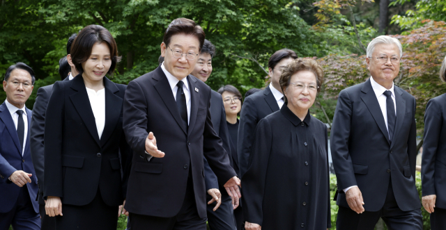 李 대통령, 故 노무현 추도식 참석 
