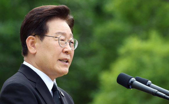 李 
