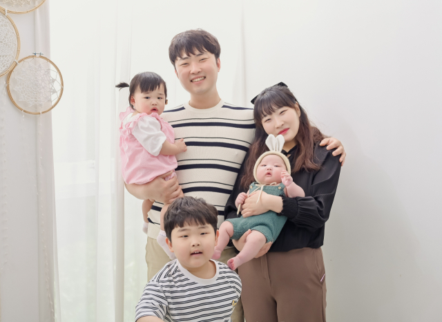 원영희·김종원 부부 첫째 아들 김서준(6), 둘째 딸 김리아(2), 셋째 아들 김서윤.