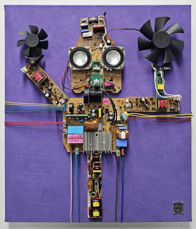 김경렬, BTS(Broken Trans Star) #16, Mixed media electronic components, 45.9&times;53.2&times;8.5(cm), 2026
