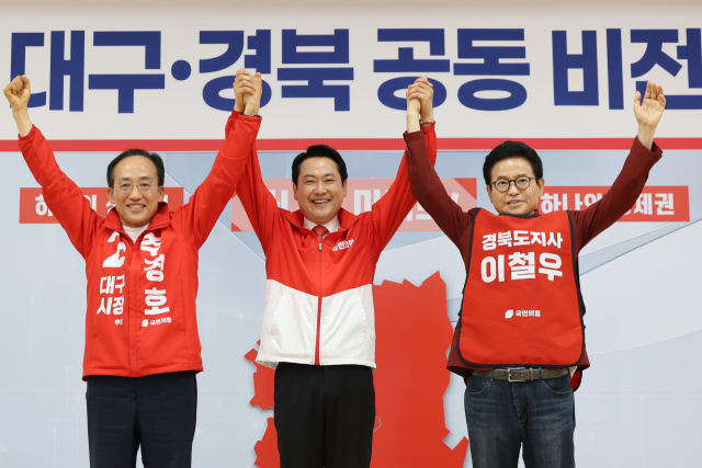 국민의힘 장동혁 상임선거대책위원장과 추경호 대구시장 후보, 이철우 경북도지사 후보가 25일 대구시당에서 열린 