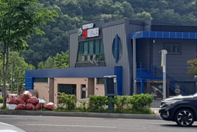 대구 동구 이종현 시의원 후보는 지난 25일 오후 3시 50분쯤 동구 지묘동의 한 거리에서 자신의 선거 현수막이 훼손된 채 발견됐다고 밝혔다. 이종현 사무실 제공