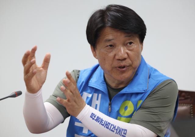임성무 대구시교육감 후보가 25일 대구 중구 매일신문사 대회의실에서 인터뷰를 하고 있다. 김영진 기자 kyjmaeil@imaeil.com