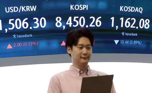  코스피, 4%대 올라 첫 8,400선 돌파…사상 최고 경신