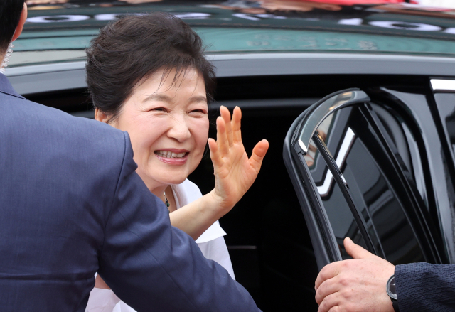 박근혜 전 대통령, 국민의힘 연찬회 참석…당 내홍 속 '화합 메시지' 주목  