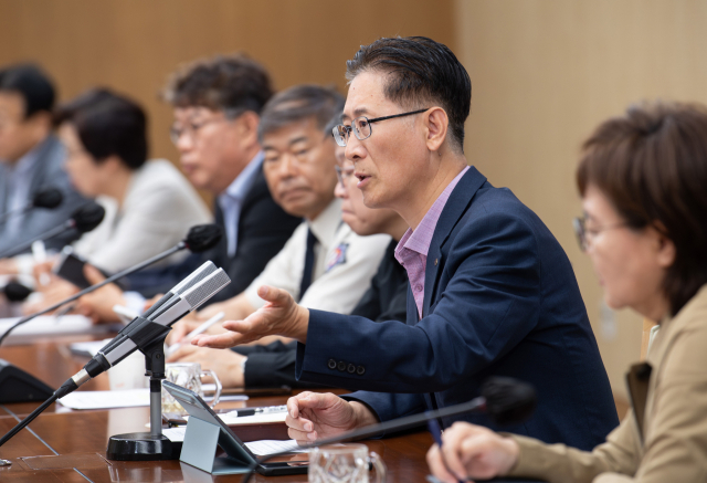 경북도는 28일 도청에서 황명석 도지사 권한대행(행정부지사) 주재 간부회의를 통해 일본 나라현과의 교류 협력 방안을 모색했다. 경북도 제공.