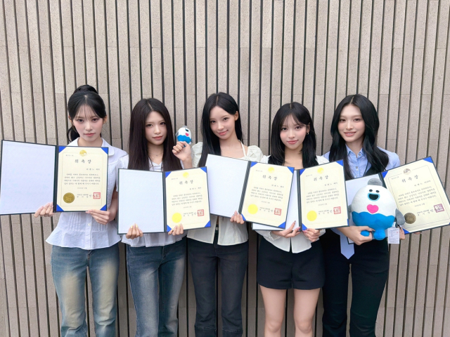 경남 거제시 홍보대사로 위촉된 걸그룹 리센느. 맨 오른쪽 인물이 