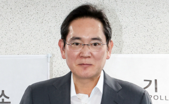 신분증 들고…사전투표 첫날 이재용 회장 '깜짝' 투표