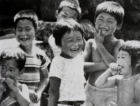 [매일신문 전국 어린이  사진공모전 70년]<1976년 22회>동상 이안숙 작 