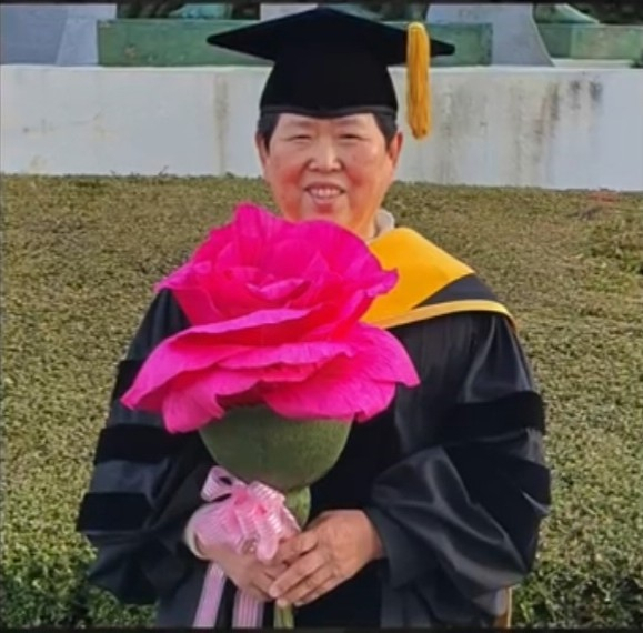 60대 후반의 나이에 박사학위를 취득한 함정희 씨. 한국장기조직기증원 제공