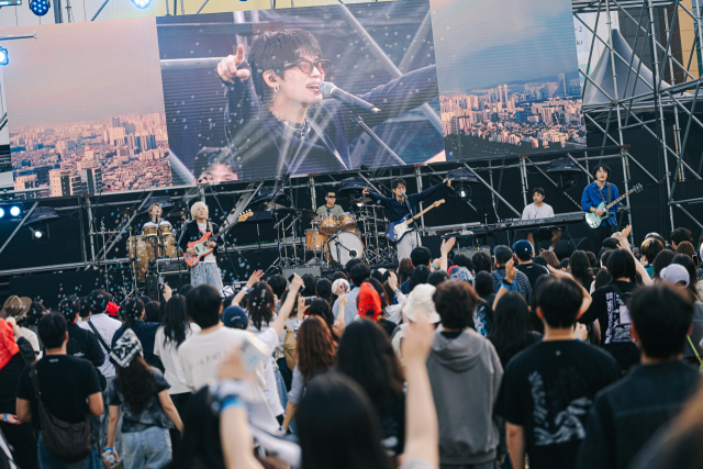 레몬 뮤직 페스티벌 현장 사진. 5월 10일 둘째날 팔칠댄스가 야외무대에서 공연하고 있다. 달서아트센터 제공
