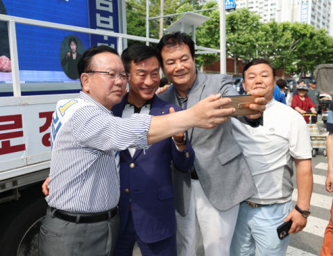 '13일간 대장정' 김부겸…대구 전역 100곳 이상 '광폭 행보'