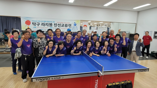 최근 대구 달구벌스포츠클럽 다목적 체육관 2층 탁구장에서 열린 달구벌스포츠클럽과 의성진(眞)스포츠클럽의 탁구 라지볼 친선교류전.