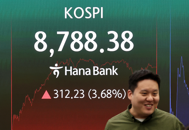 '9천피' 목전에 둔 코스피, 상승 출발…8,900선 돌파