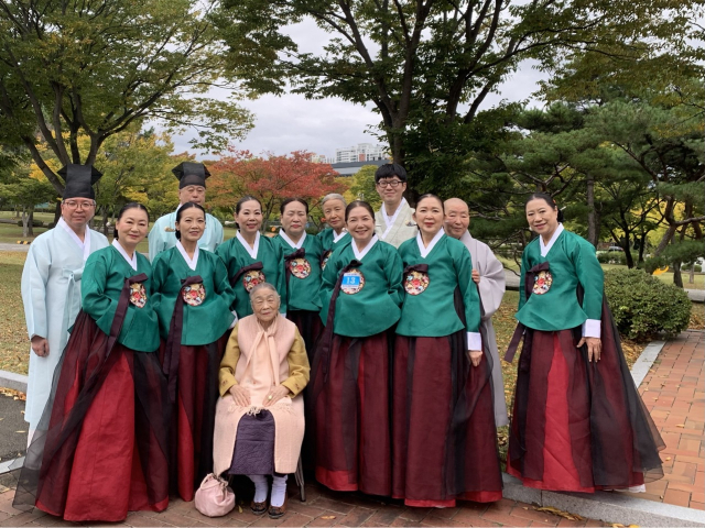 대구시 무형문화재 제6호 영제(嶺制)시조 예능 보유자인 청아 박선애 선생. 대구무형유산 영제시조보존회