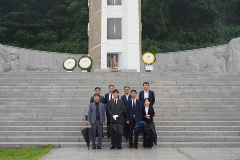 이철훈 대구본부세관장, 호국보훈의 달 맞아 충혼탑 방문 