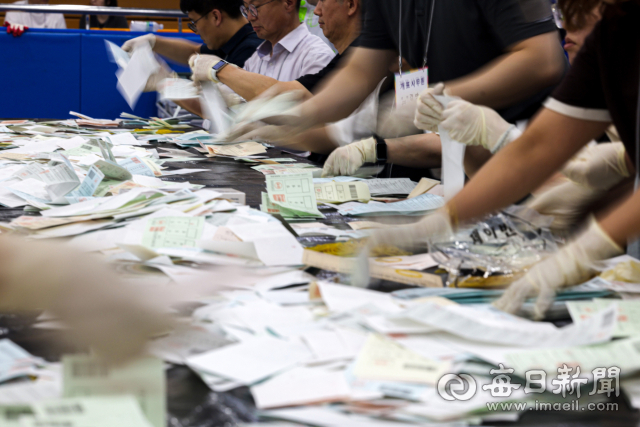 [포토뉴스] 6.3 지방선거 개표 시작