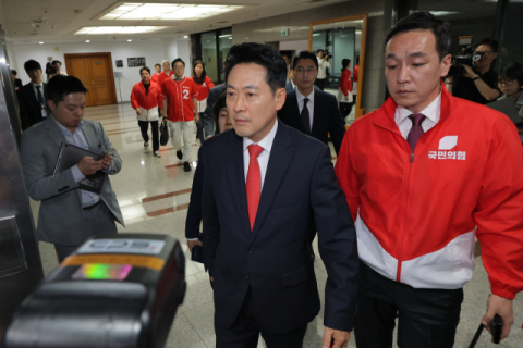 국힘, 선관위 항의방문…
