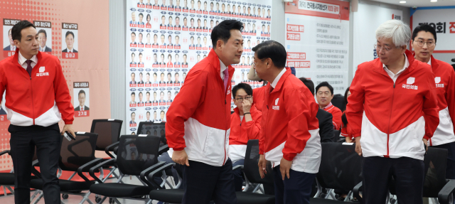 보수 분열이 자멸?…강성 보수 휘둘리다 영남권도 위태