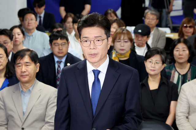 더불어민주당 정원오 서울시장 후보가 4일 서울 중구 세종대로 캠프에서 제9회 전국동시지방선거 관련 입장을 밝히고 있다. 연합뉴스