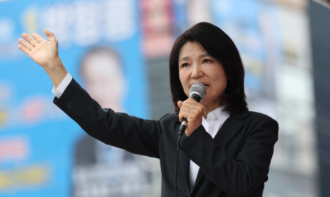 뱃지 단 이진숙 