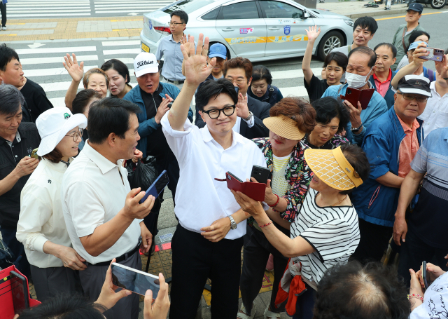 '보수 재건' 꺼내든 한동훈…분열 대신 화합 택할까