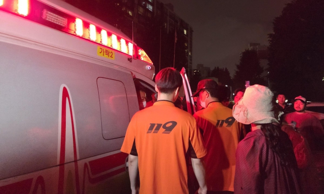 투표소 현장에 나타난 구급차. 연합뉴스