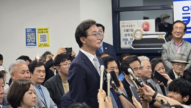 전재수 부산시장 당선인이 선거사무소에서 당선 소감을 밝히고 있다. [사진=부산언론협회]
