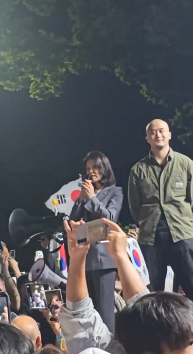 5일 밤 잠실 핸드볼 경기장에서 투표용지 부족은 있을 수 없는 일이라며 