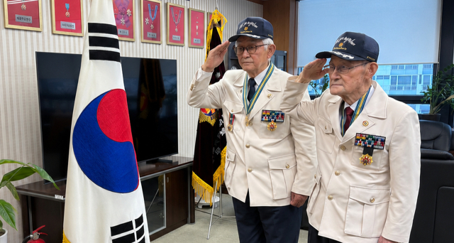 100세에도 전쟁 기억은 또렷…수차례 죽을 고비 넘긴 두 참전용사
