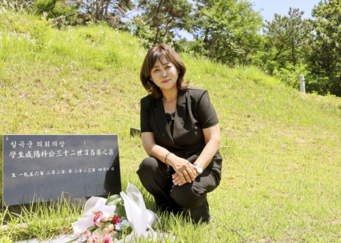 경북 첫 남매 군의원 탄생…'오빠 떠난 의회에 여동생이 들어왔다'
