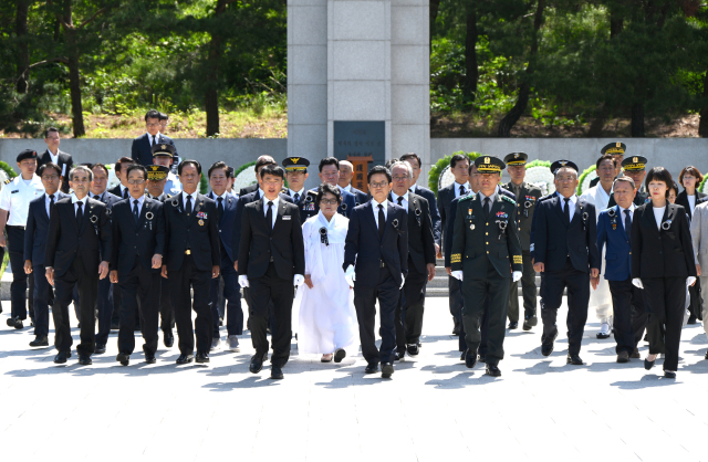 경북도는 지난 6일 국립영천호국원에서 제71회 현충일 추념식을 거행했다. 경북도 제공.