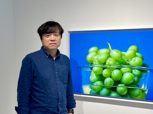 [전시속으로] 사진보다 더 실제 같은, 생기 넘치는 포도…김대연 개인전