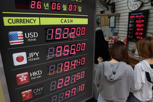 1,560원까지 치솟은 환율…식탁 물가부터 제조업 모두 비상