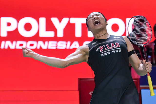 한국의 안세영이 7일 인도네시아 자카르타에서 열린 2026 BWF 월드투어 슈퍼1000 인도네시아오픈 결승에 출전해 일본의 야마구치 아카네를 꺾고 우승을 확정한 직후 포효하고 있다. AFP 연합뉴스