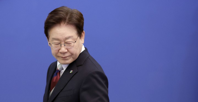 투표지 사태·서울 패배…李 대통령 지지율 '뚝↓' 