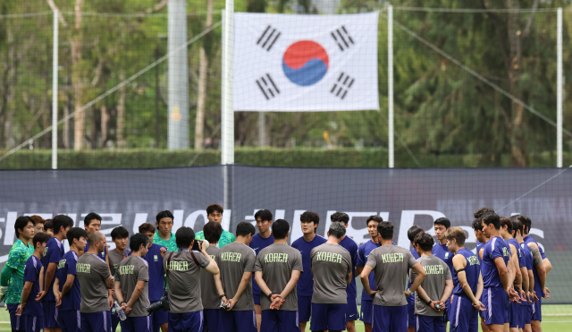 2026 북중미 월드컵에 출전하는 축구 국가대표팀이 6일(현지시간) 베이스캠프 훈련장인 멕시코 과달라하라 치바스 바예 베르데에서 첫 훈련을 하고 있다. 연합뉴스