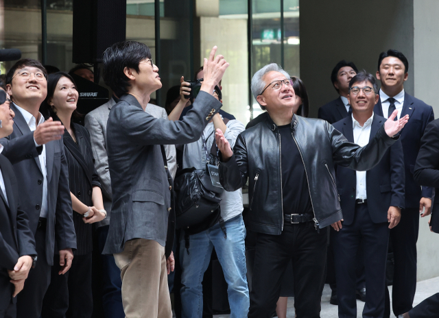 젠슨 황 3박4일 광폭 행보…韓 산업계, 엔비디아 AI 생태계 핵심 파트너로