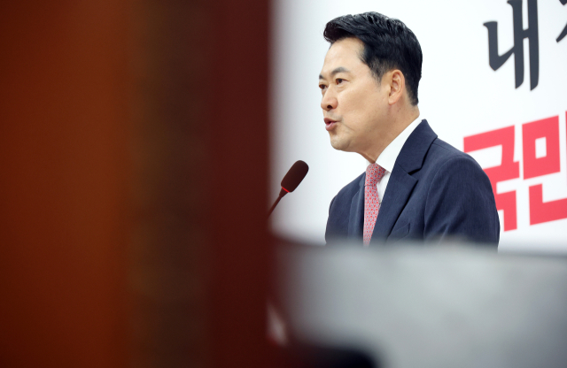 국민의힘 장동혁 대표가 8일 국회에서 이재명 대통령의 취임 1년 기자회견과 관련한 입장을 밝히고 있다. 연합뉴스