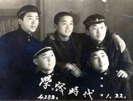 1949년 경북지역 학생들이 6·25 전쟁이 발생하기 전 기념 촬영을 한 모습. 사진 속 학생들은 1년 5개월 뒤 발생한 전쟁으로 학도병으로 참전해 나라를 지켰다. 경북교육청 제공