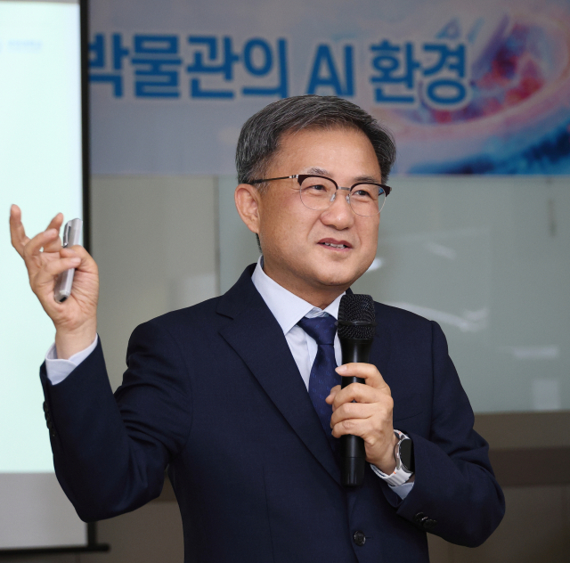 8일 김재홍 전 국립중앙박물관장이 매일 탑 리더스 아카데미에서 강연을 진행하고 있다. 임경희 매일 탑 리더스 디지털국장