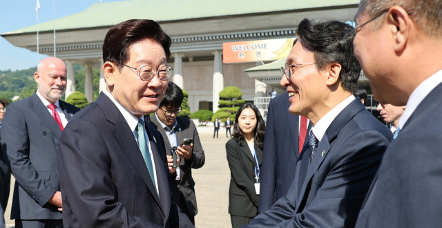 눈길 끈 李 순방 환송…정청래 대신 김민석 온 까닭