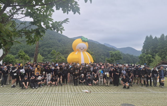 2026 문워크 가야 1433 참가자들이 완주 후 기념사진을 찍고 있다. 성주군 제공