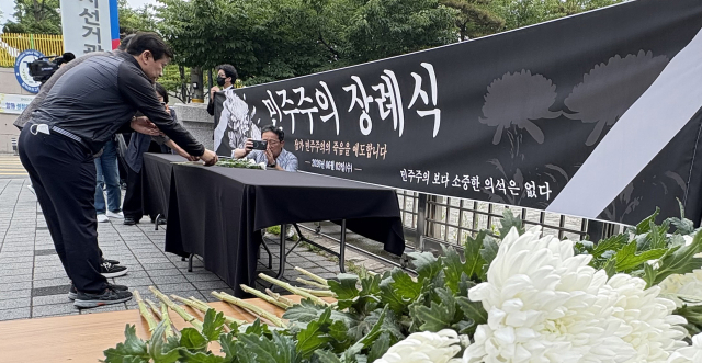 소쿠리에 담고 투표지 안 주고…선관위, 터질 게 터졌다