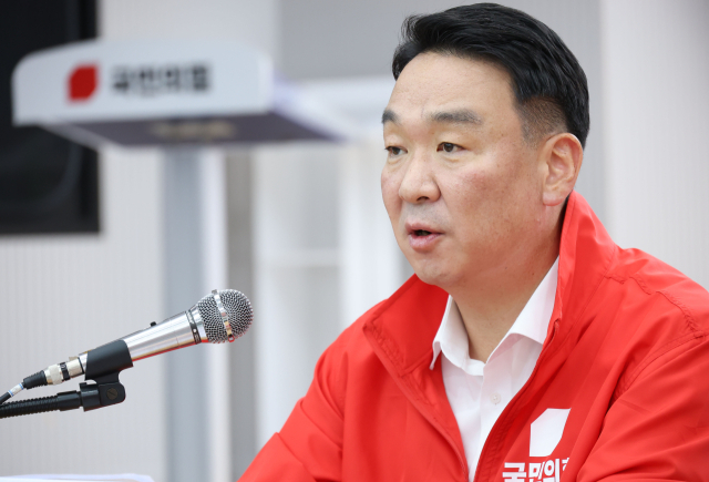 6·3 지방선거-재보선 사전 투표를 하루 앞둔 28일 국민의힘 정희용 선거대책위원장이 서울 여의도 중앙당사에서 기자회견을 하고 있다. 연합뉴스