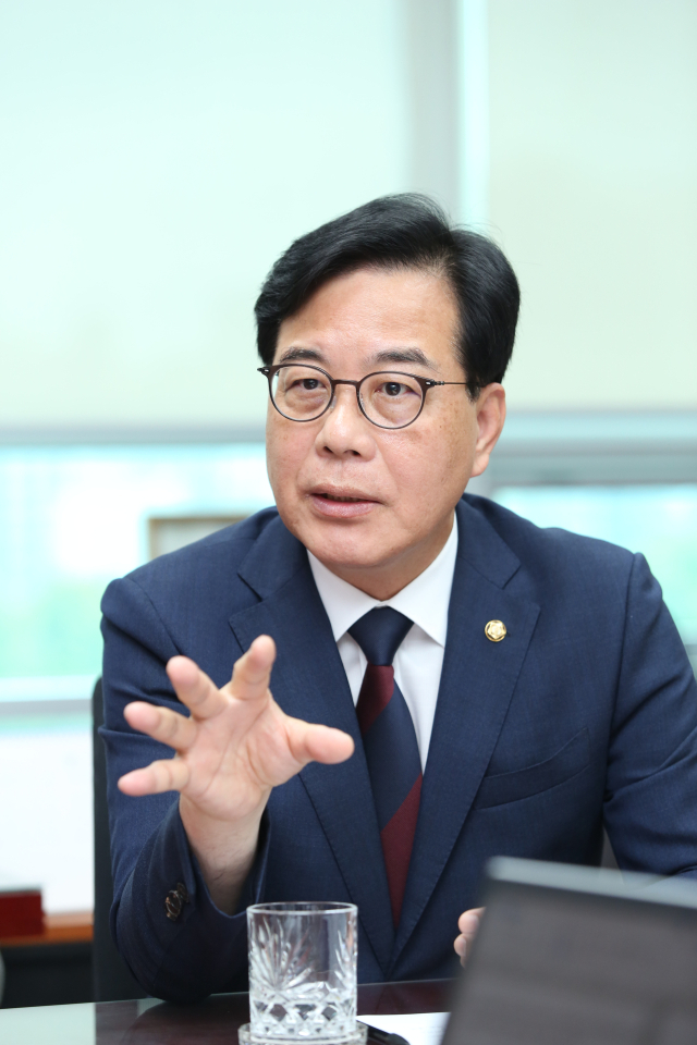 송언석 국민의힘 의원(김천)이 9일 국회 의원회관에서 원내대표 퇴임 소감을 밝히고 있다. 이무성 객원기자